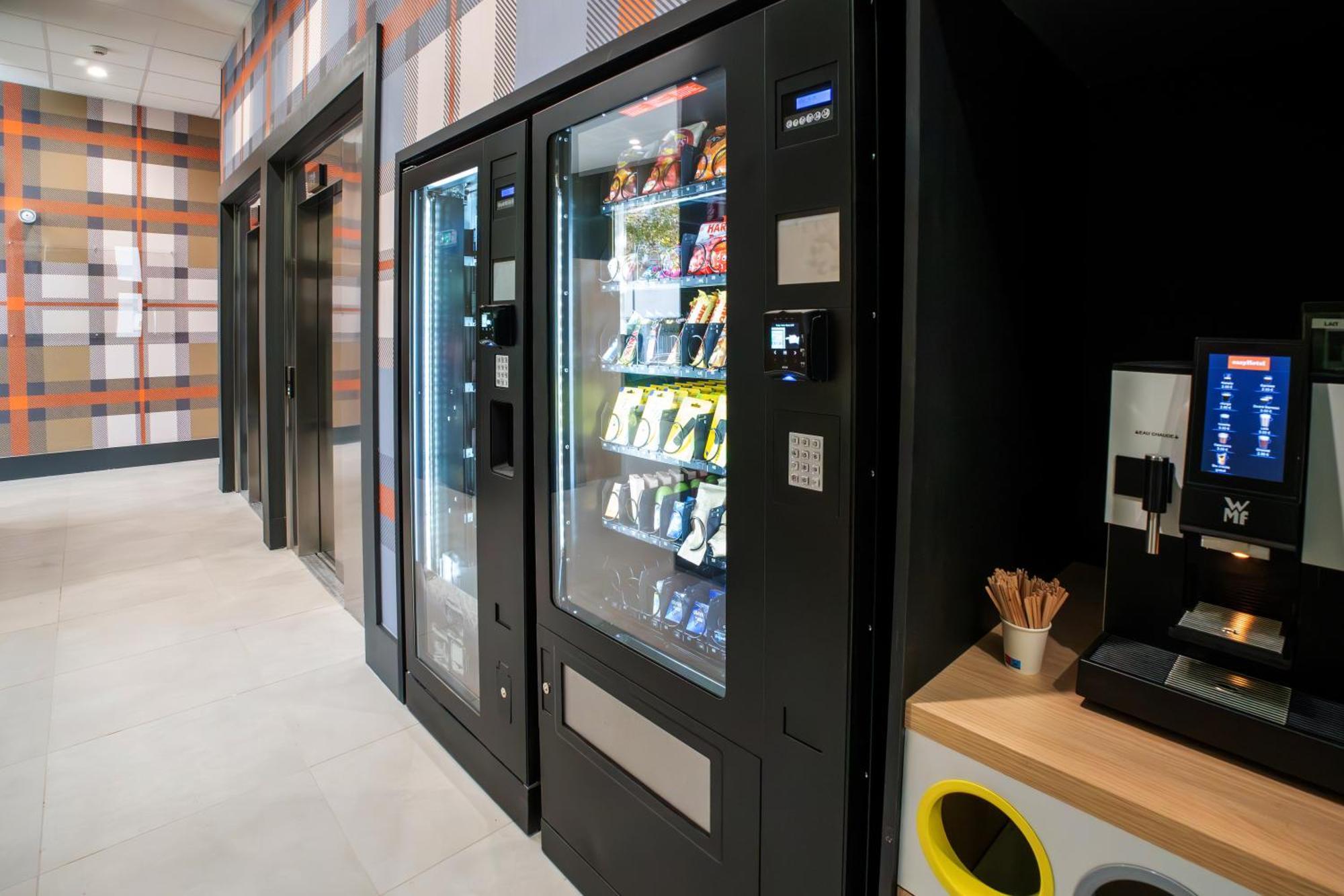 Easyhotel Marseille Euromed Bagian luar foto