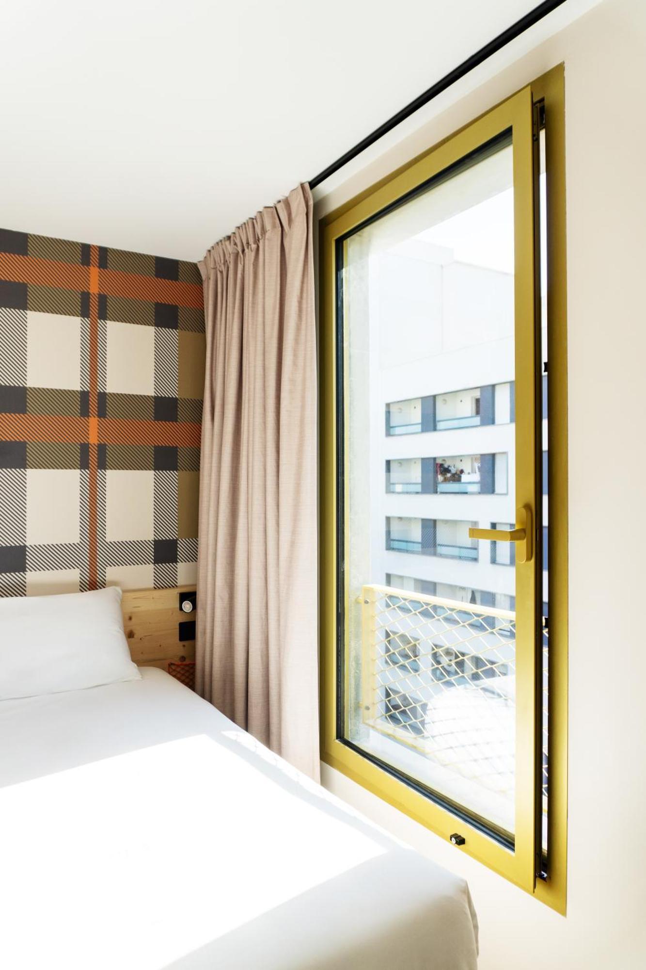 Easyhotel Marseille Euromed Bagian luar foto