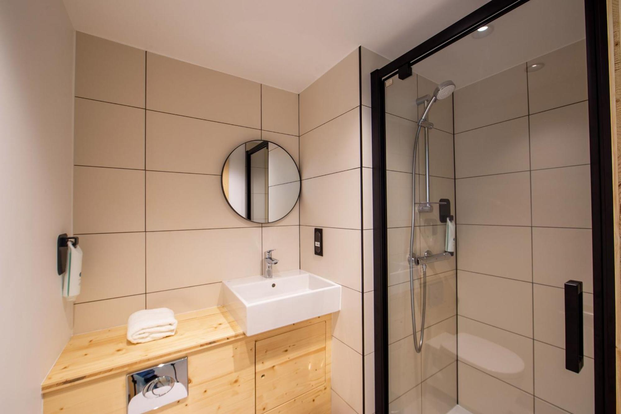 Easyhotel Marseille Euromed Bagian luar foto