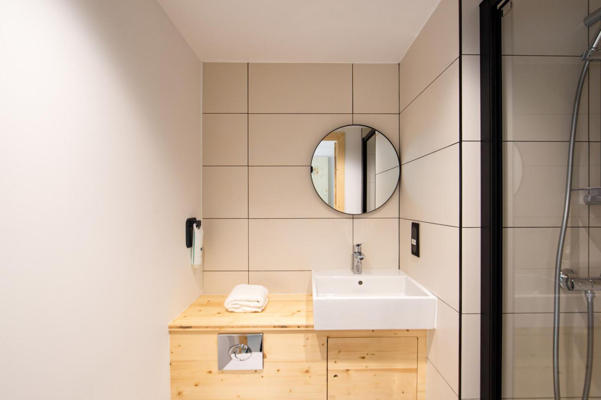 Easyhotel Marseille Euromed Bagian luar foto